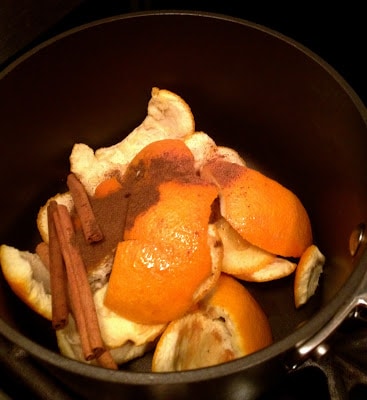 aromatic-pot-of-christmas-with-orange-and-spices
