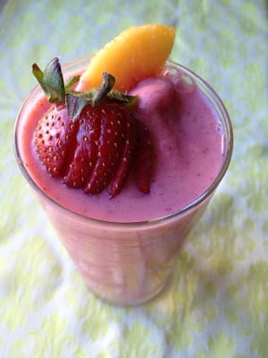healthy-strawberry-peach-smoothie