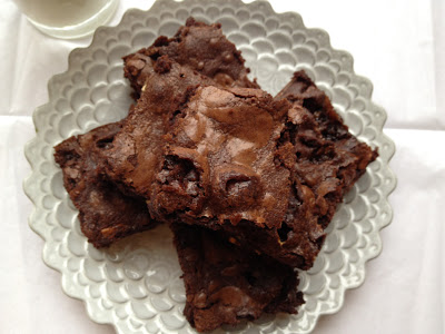 crack-brownies-with-marshmallows-chocolate-chips-and-pecans