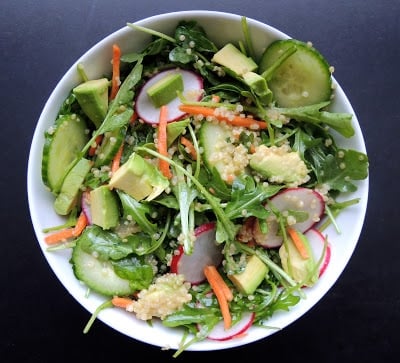 detox-salad-with-arugula-quinoa-and-avocado