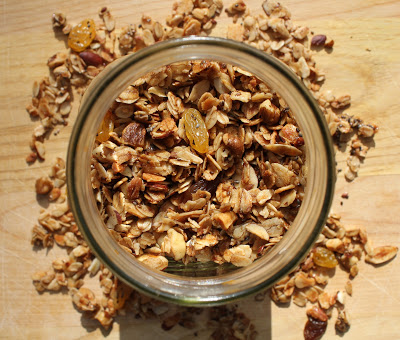 vegan-maple-cinnamon-granola-with-chia-seeds
