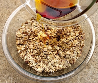 vegan-maple-cinnamon-granola-with-chia-seeds-step-3