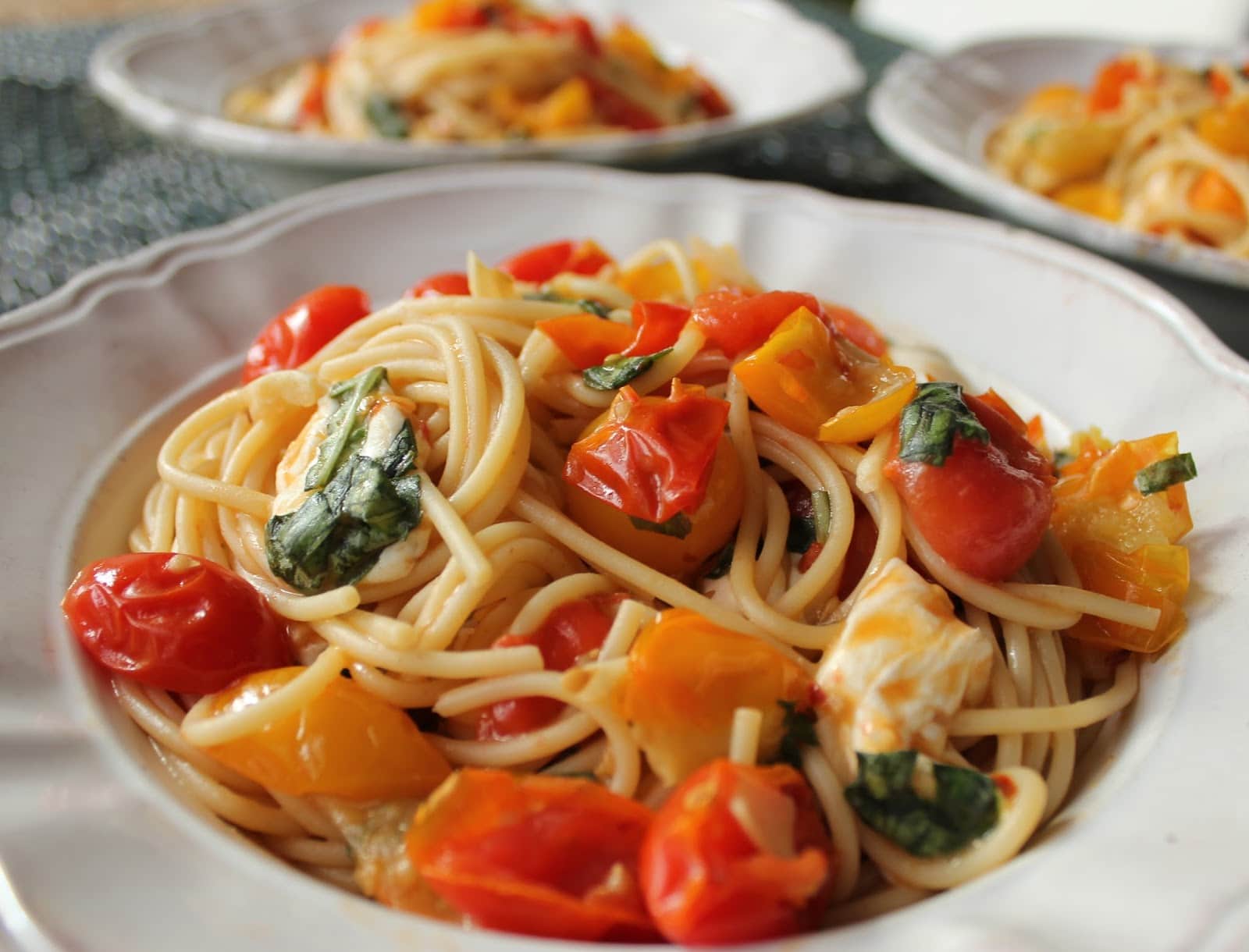 Spaghetti with Cherry Tomato Sauce, Mozzarella and Basil - Domesticate ME