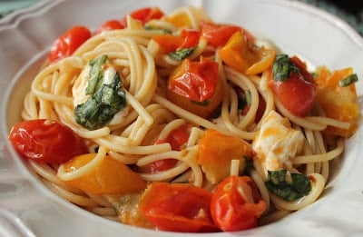 spaghetti-with-cherry-tomato-sauce-mozzarella-and-basil