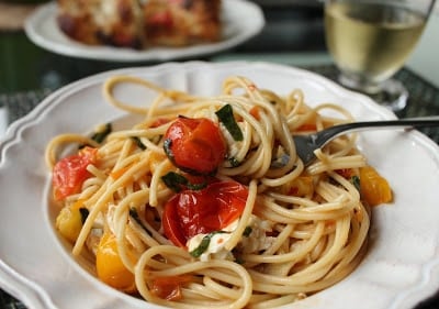 spaghetti-with-cherry-tomato-sauce-mozzarella-and-basil
