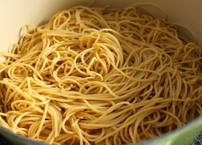 spaghetti-with-cherry-tomato-sauce-mozzarella-and-basil-step-3