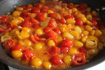 spaghetti-with-cherry-tomato-sauce-mozzarella-and-basil-step-4