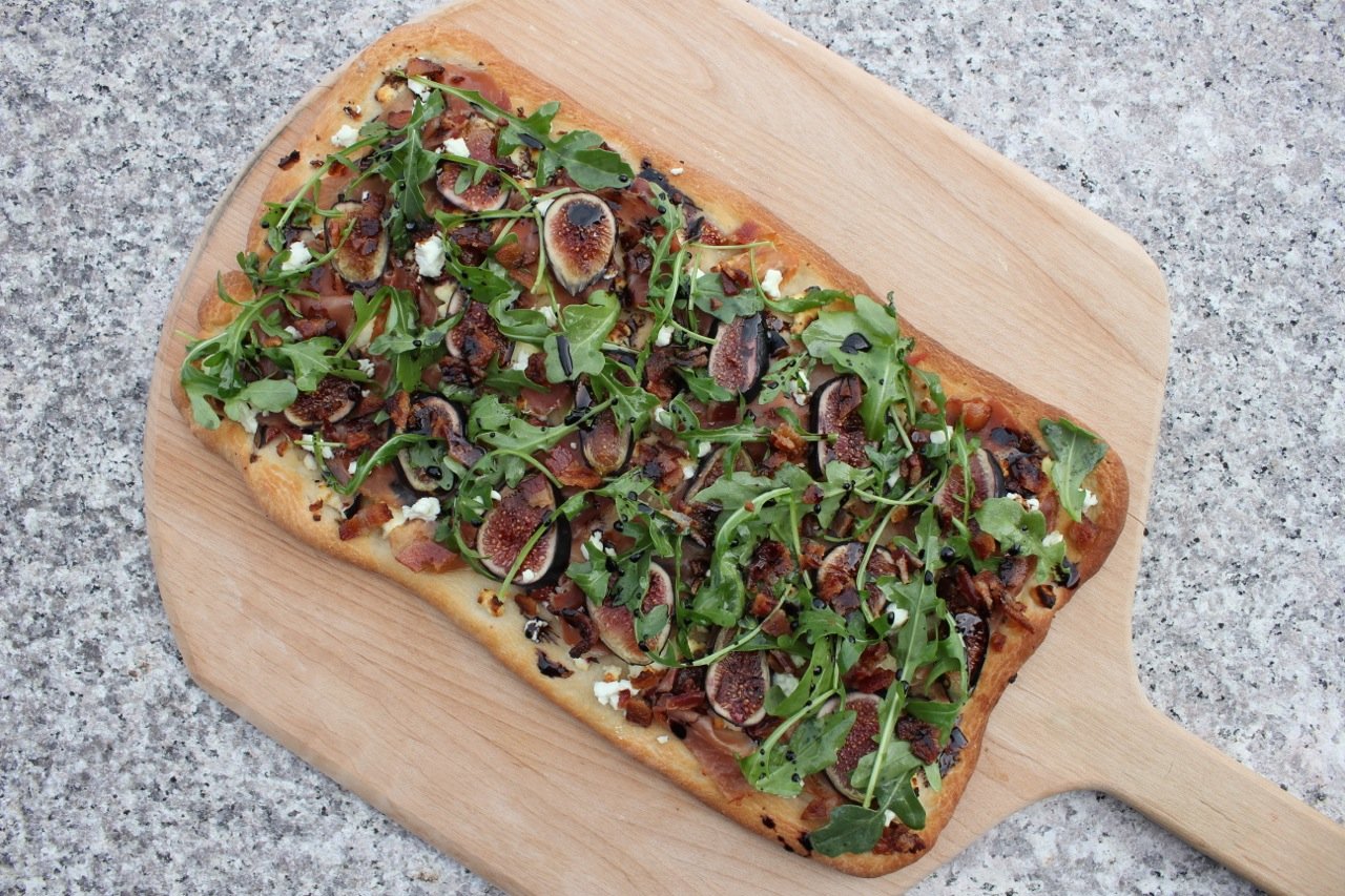 flatbread-with-figs-goat-cheese-and-prosciutto-12