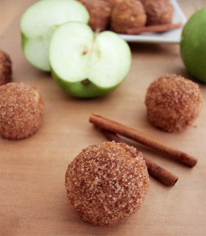 apple-cinnamon-baked-doughnut-holes-1