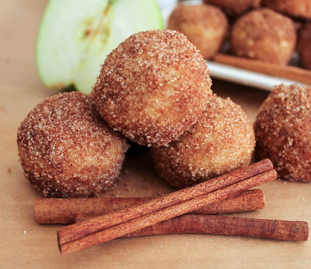 apple-cinnamon-baked-doughnut-holes-2-2