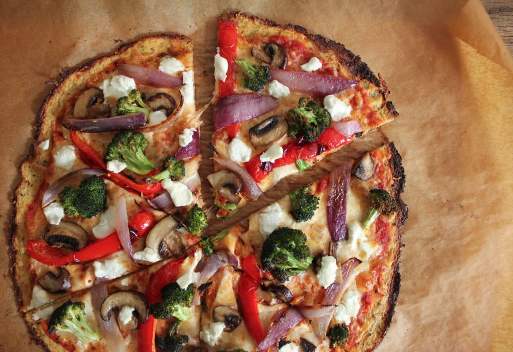 cauliflower-pizza-crust-with-roasted-vegetables-and-goat-cheese-5
