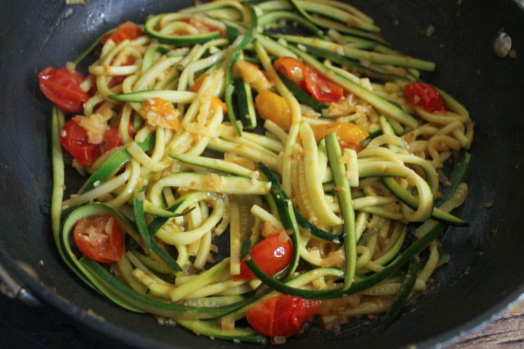 zucchini-pasta-with-cherry-tomatoes-step-5