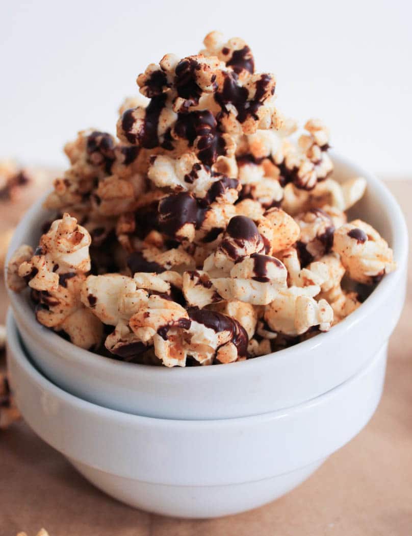 vegan-dark-chocolate-chipotle-popcorn-1