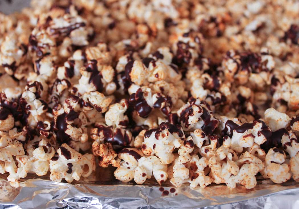 vegan-dark-chocolate-chipotle-popcorn-4