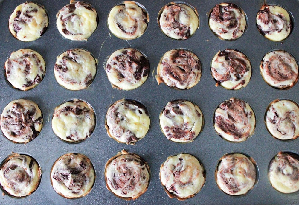 Chocolate-Chip-Cheesecake-Swirl-Brownie-Bites-Step-12