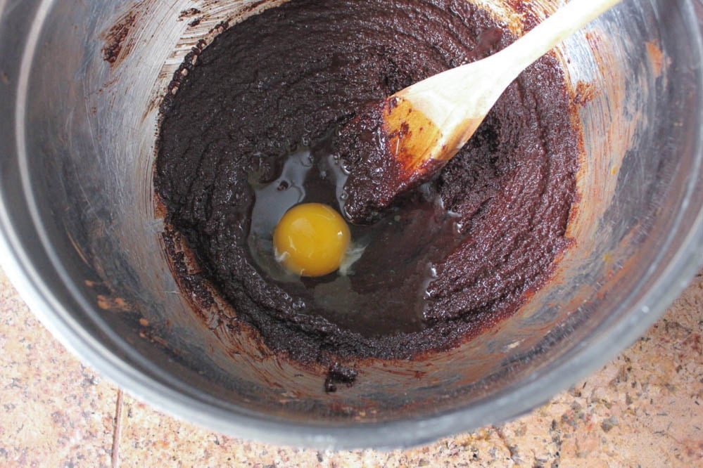 Chocolate-Chip-Cheesecake-Swirl-Brownie-Bites-Step-5