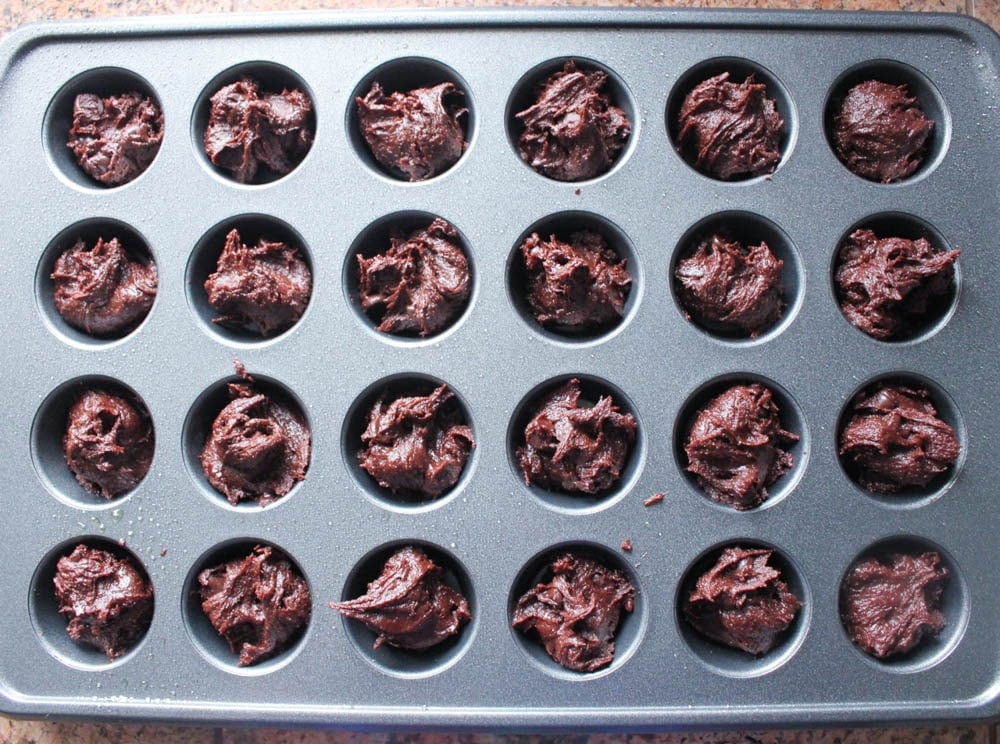 Chocolate-Chip-Cheesecake-Swirl-Brownie-Bites-Step-9