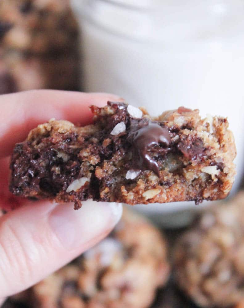 healthy-dark-chocolate-chunk-oatmeal-cookies-with-cherries-and-sea-salt-5
