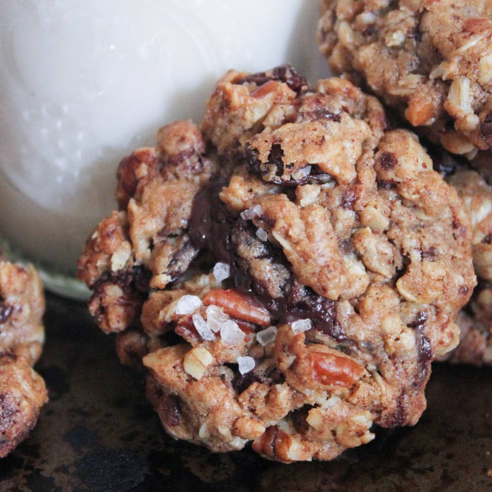 healthy-dark-chocolate-chunk-oatmeal-cookies-with-cherries-and-sea-salt-6