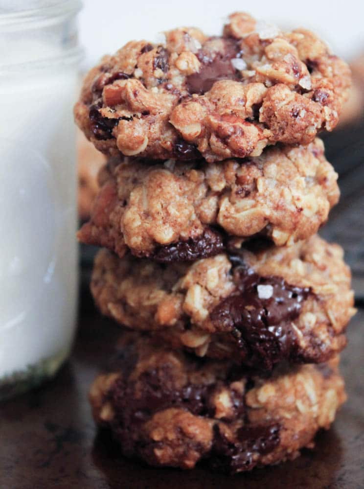 healthy-dark-chocolate-chunk-oatmeal-cookies-with-cherries-and-sea-salt-7