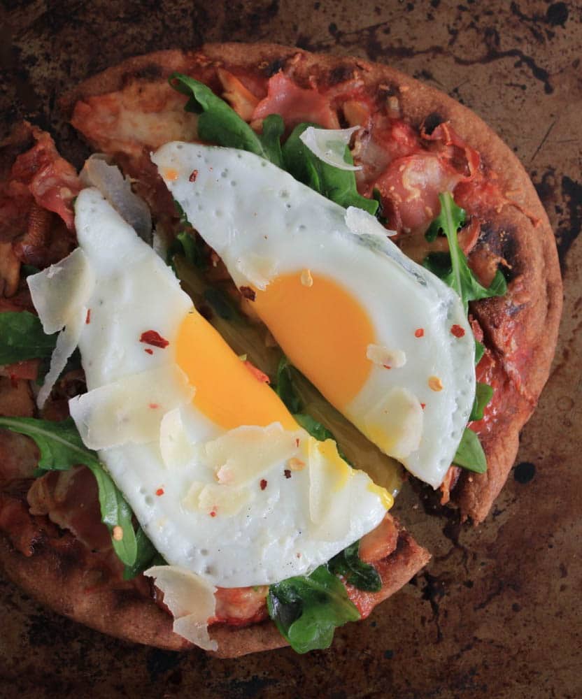 grilled-pita-pizzas-with-prosciutto-chanterelles-arugula-and-a-fried-egg-3