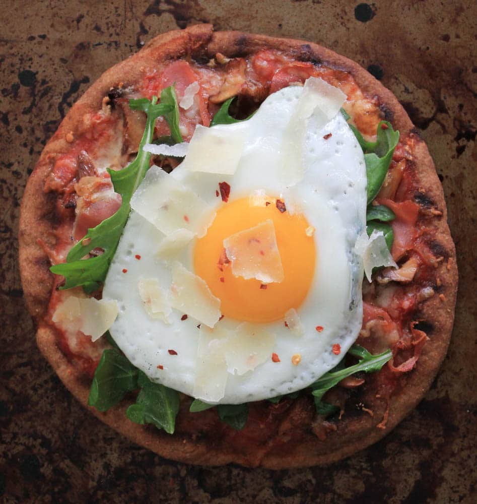 grilled-pita-pizzas-with-prosciutto-chanterelles-arugula-and-a-fried-egg-5