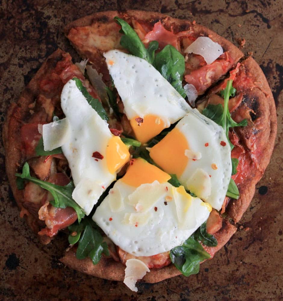 grilled-pita-pizzas-with-prosciutto-chanterelles-arugula-and-a-fried-egg-7