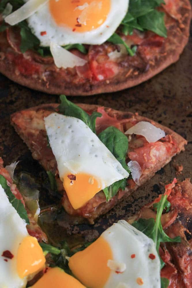 grilled-pita-pizzas-with-prosciutto-chanterelles-arugula-and-a-fried-egg-8