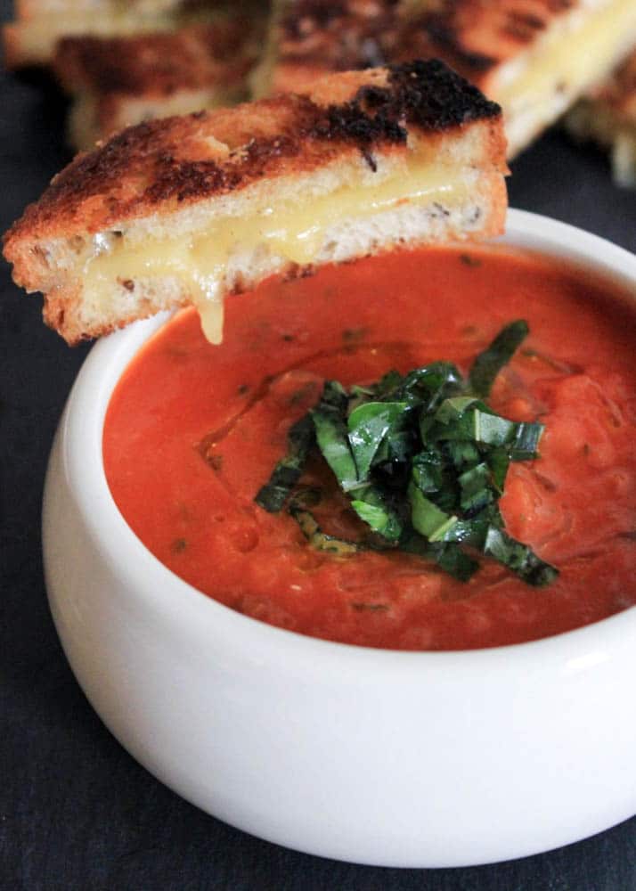 the-best-vegan-roasted-tomato-basil-soup-2