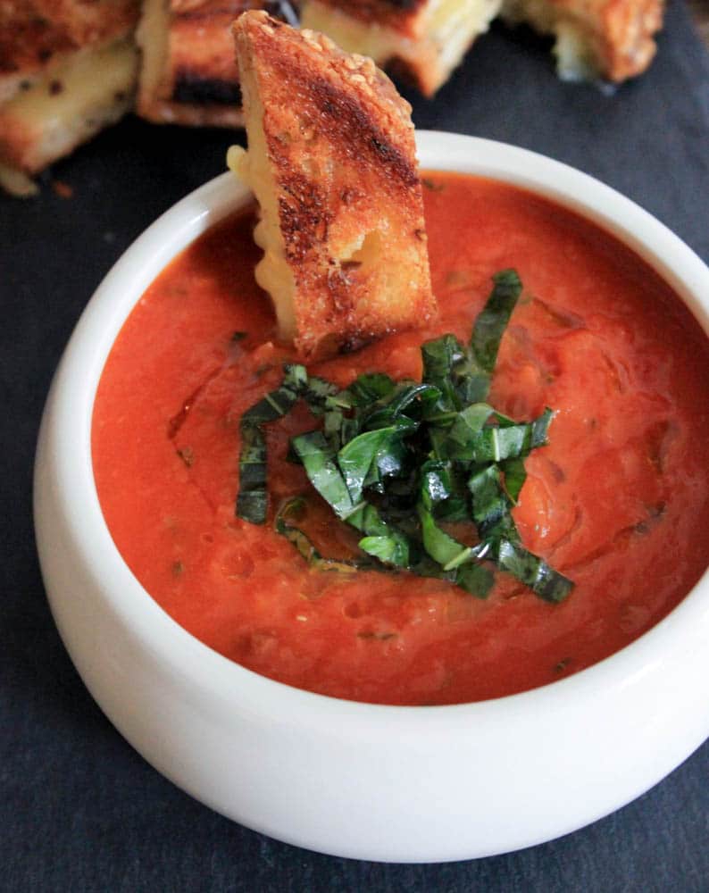 the-best-vegan-roasted-tomato-basil-soup-3