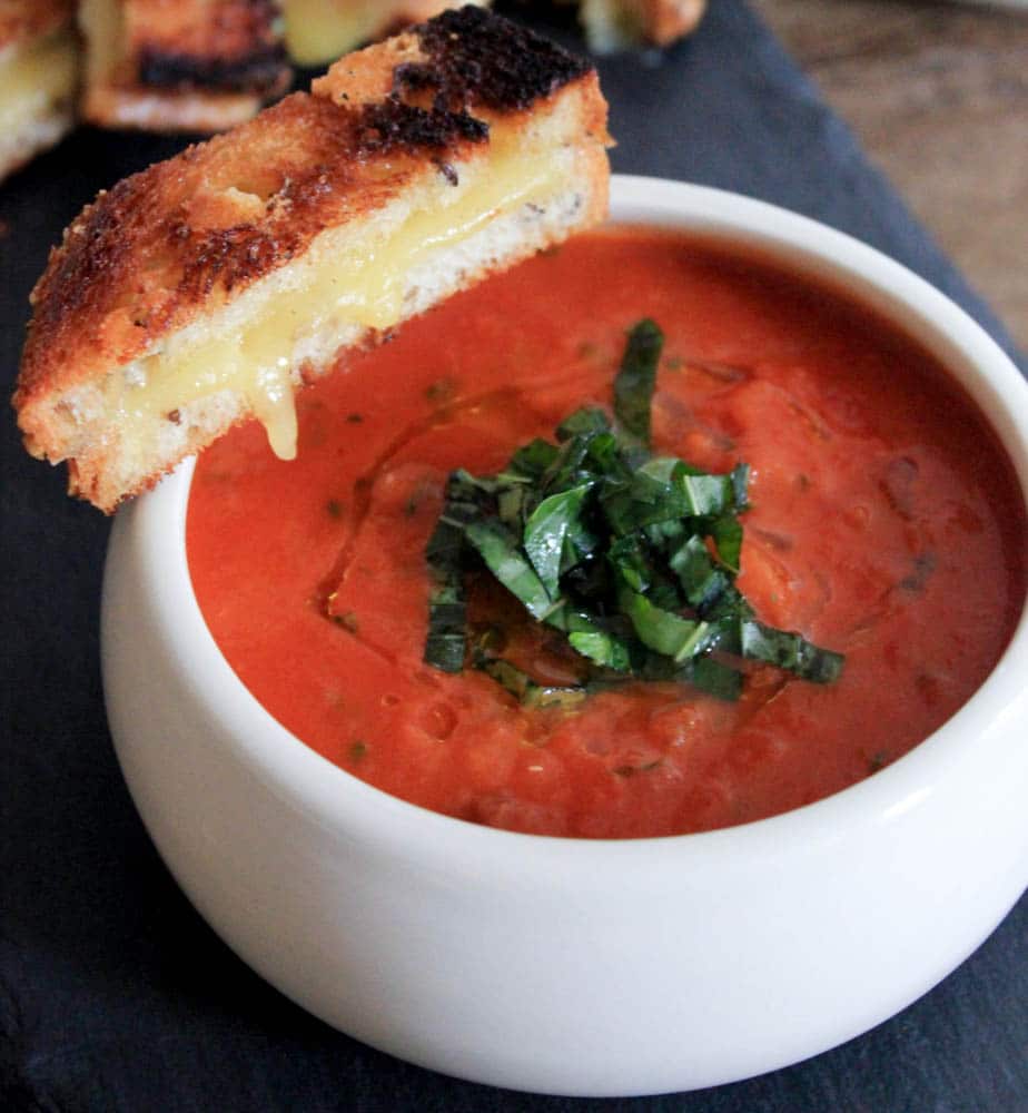 the-best-vegan-roasted-tomato-basil-soup-5