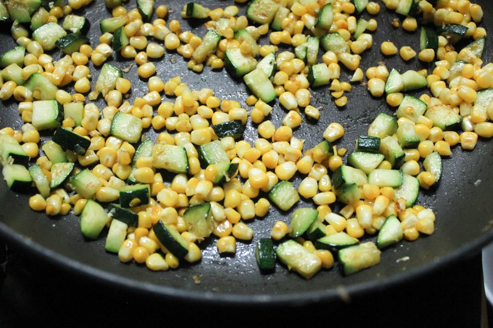 Healthy-Vegetable-Fajita-Salad-with-corn-black-beans-Chipotle-Vinaigrette-step-2