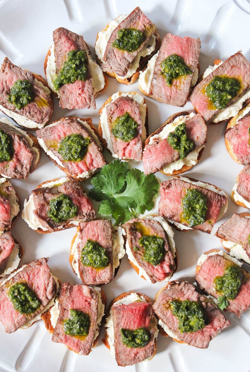 beef-tenderloin-crostini-with-whipped-goat-cheese-and-pesto-4