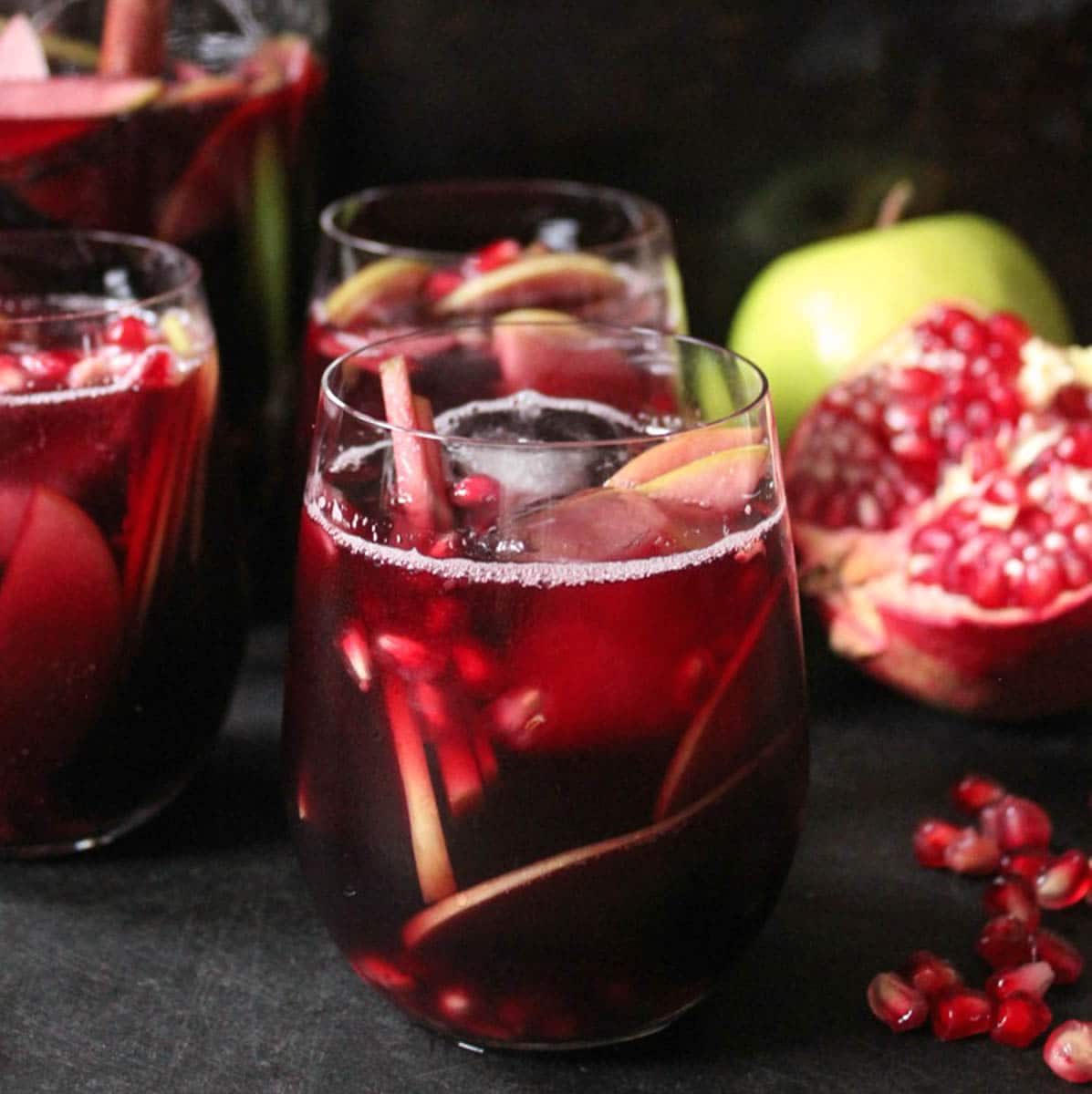 autum-sangria-with-apples-pomegranate-blackberries-10