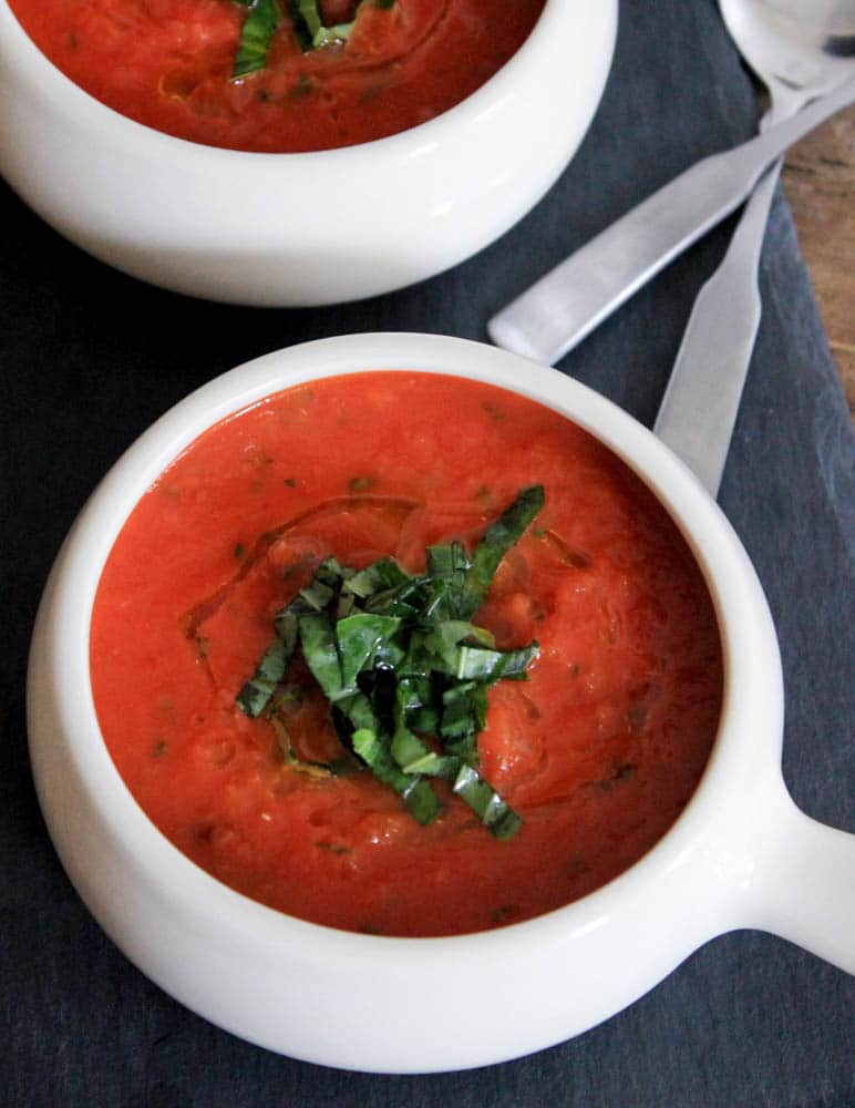 the-best-vegan-roasted-tomato-basil-soup-6