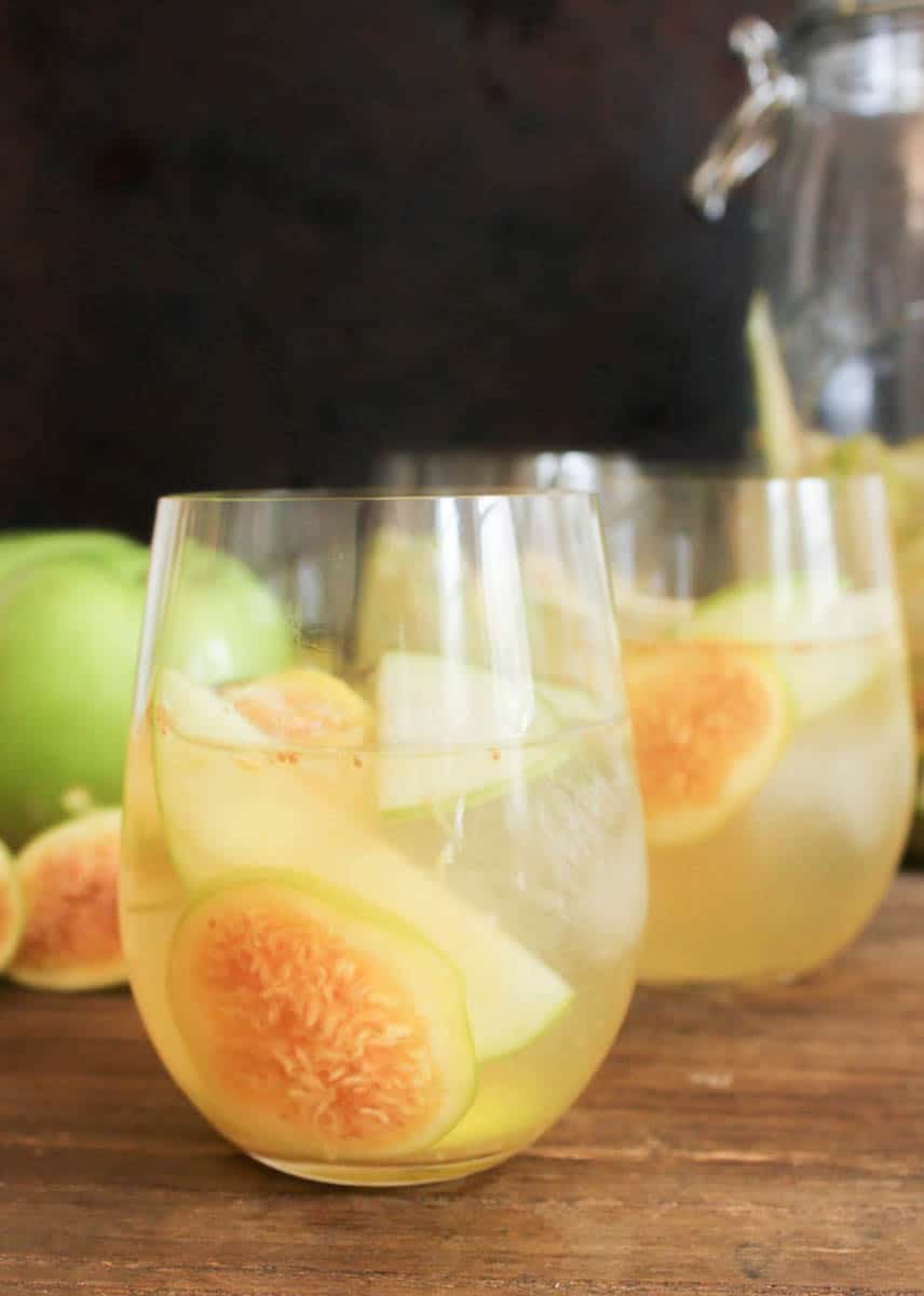 Prosecco-Sangria-with-Figs-and-Apples