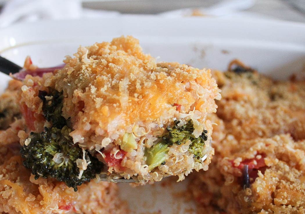 roasted-broccoli-chicken-and-cheddar-quinoa-bake-2