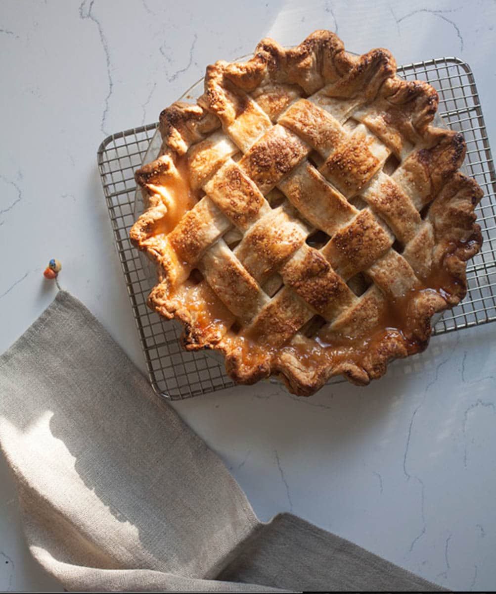 The-Thanksgiving-Roundup-Apple-Pie