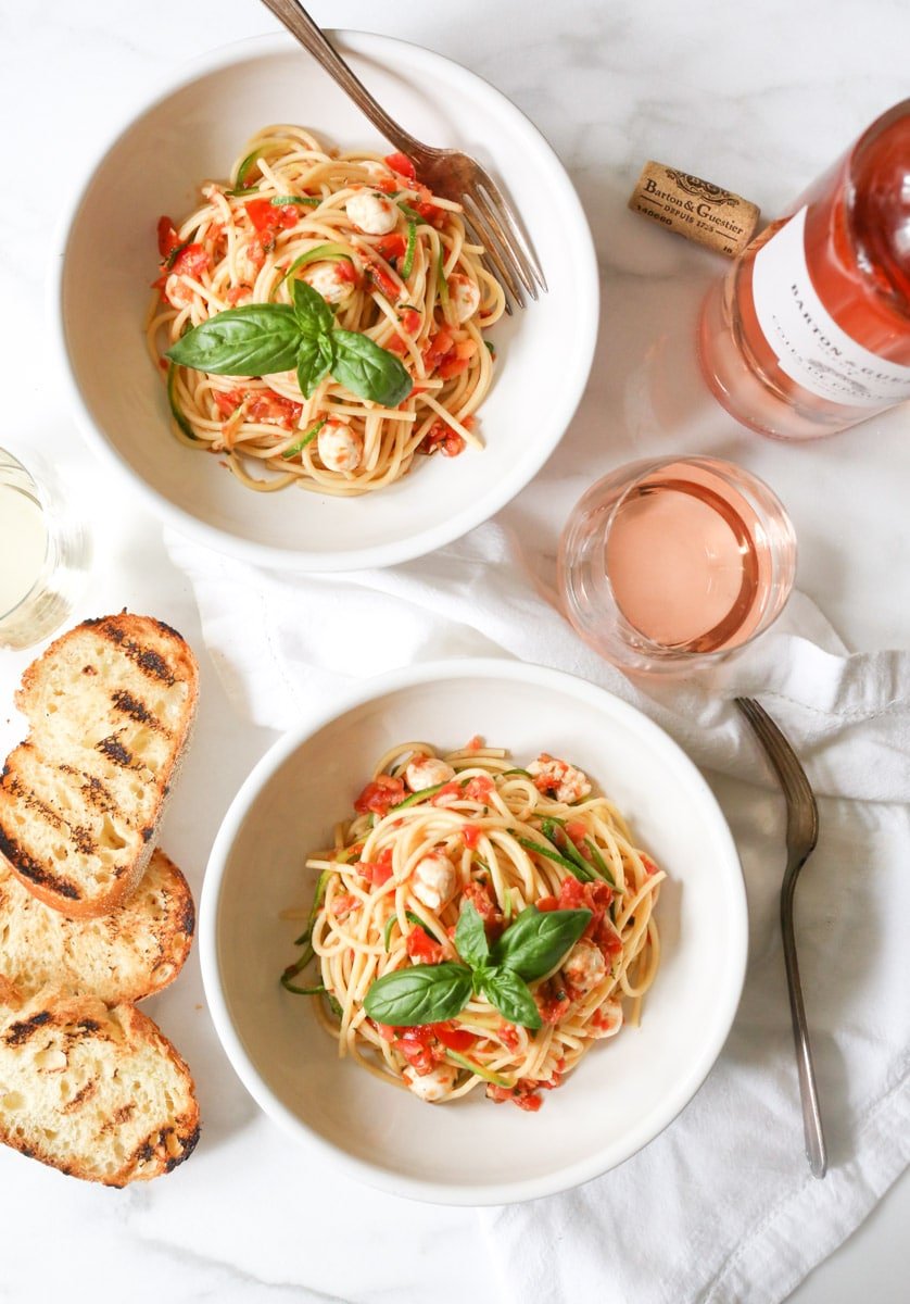spaghetti-with-zucchini-cherry-tomato-sauce-and-fresh-mozzarella-pearls-2