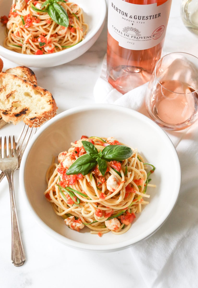 spaghetti-with-zucchini-cherry-tomato-sauce-and-fresh-mozzarella-pearls-4