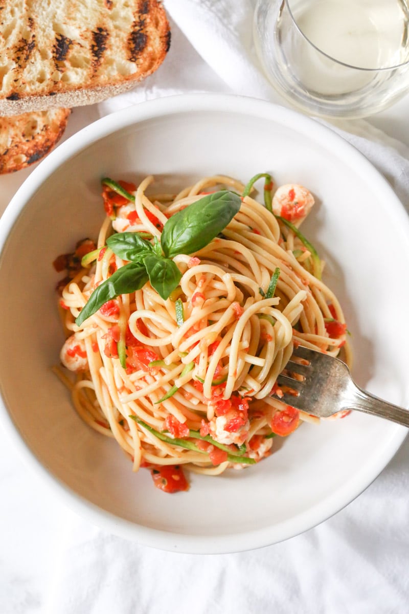 spaghetti-with-zucchini-cherry-tomato-sauce-and-fresh-mozzarella-pearls-6
