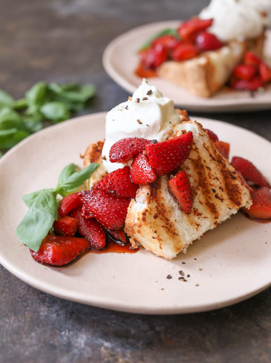 Grilled-Angel-Food-Cake-Whipped-Mascarpone-Balsamic-Strawberries